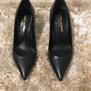 Yves Saint Laurent Black Leather Pump 35/5